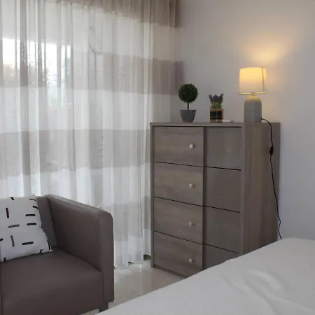 Lägenhet 3p En Rdj Avec Jardin Et Terrasse, A 5 Min Et Restaurants, Parking Prive, Climatise - Fr-1-252a-59