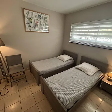 Lägenhet 3p En Rdj Avec Jardin Et Terrasse, A 5 Min Et Restaurants, Parking Prive, Climatise - Fr-1-252a-59